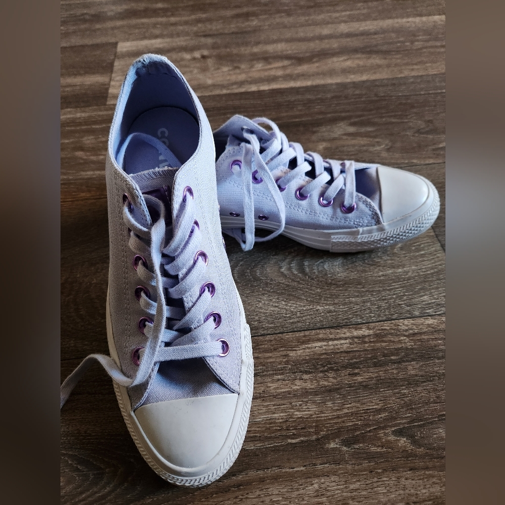 Lavender Converse w/♡ on heel